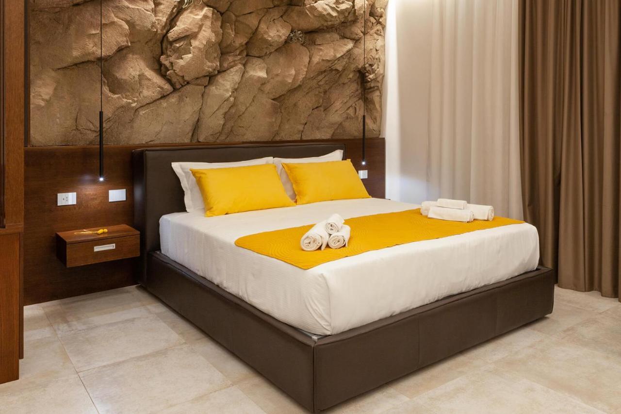 Palazzo Ferrucci Luxury Suites กาญารี ภายนอก รูปภาพ