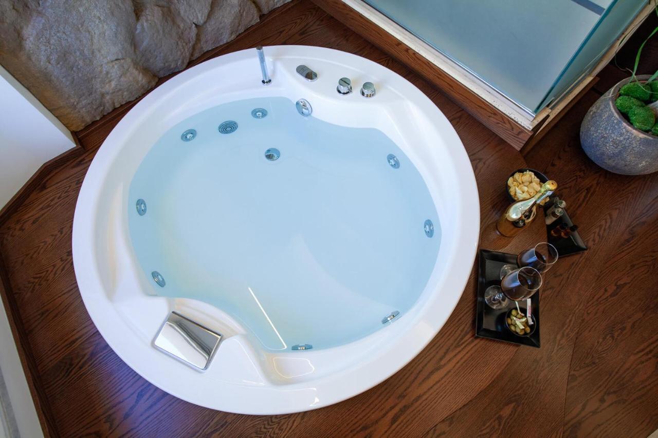 Palazzo Ferrucci Luxury Suites กาญารี ภายนอก รูปภาพ