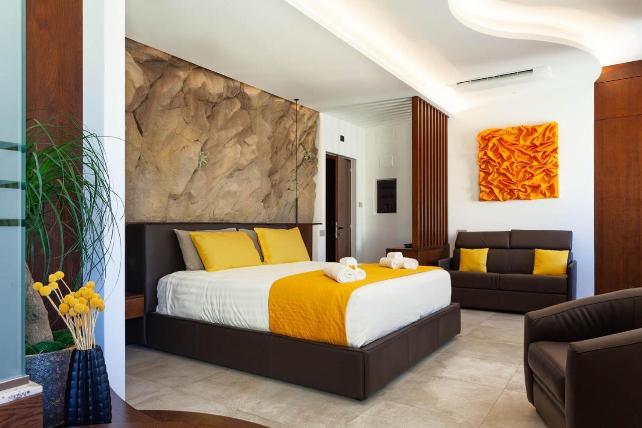 Palazzo Ferrucci Luxury Suites กาญารี ภายนอก รูปภาพ