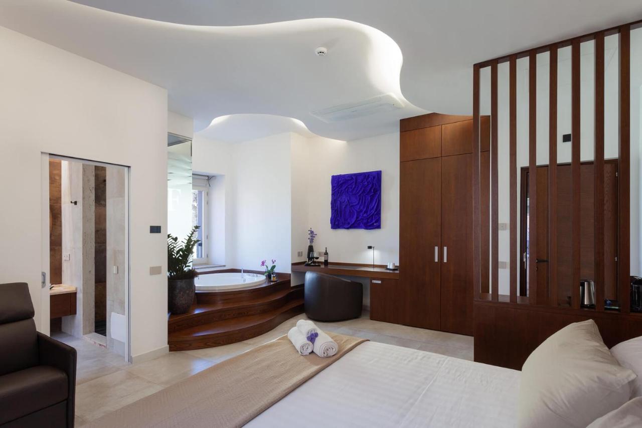 Palazzo Ferrucci Luxury Suites กาญารี ภายนอก รูปภาพ