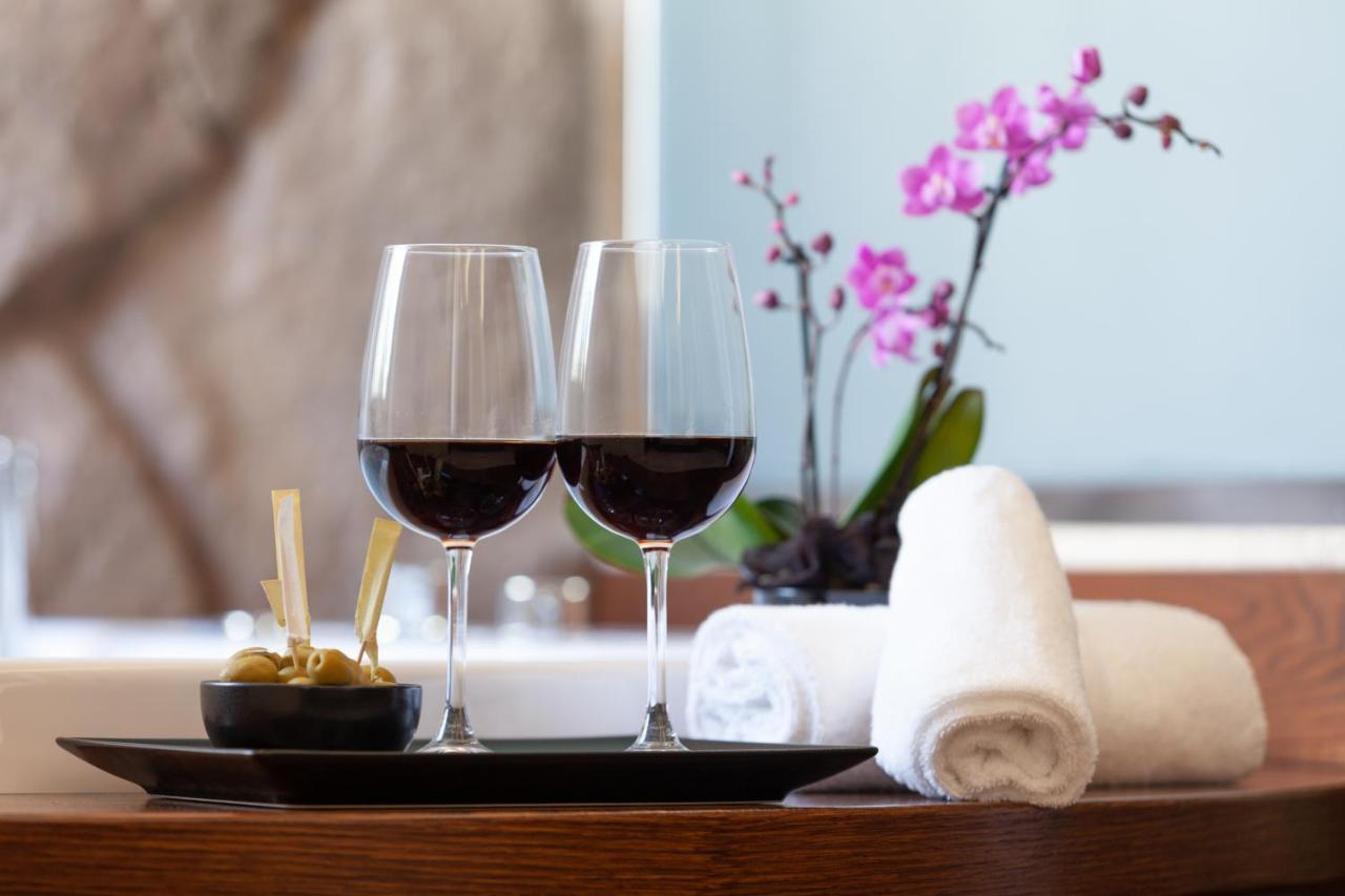 Palazzo Ferrucci Luxury Suites กาญารี ภายนอก รูปภาพ