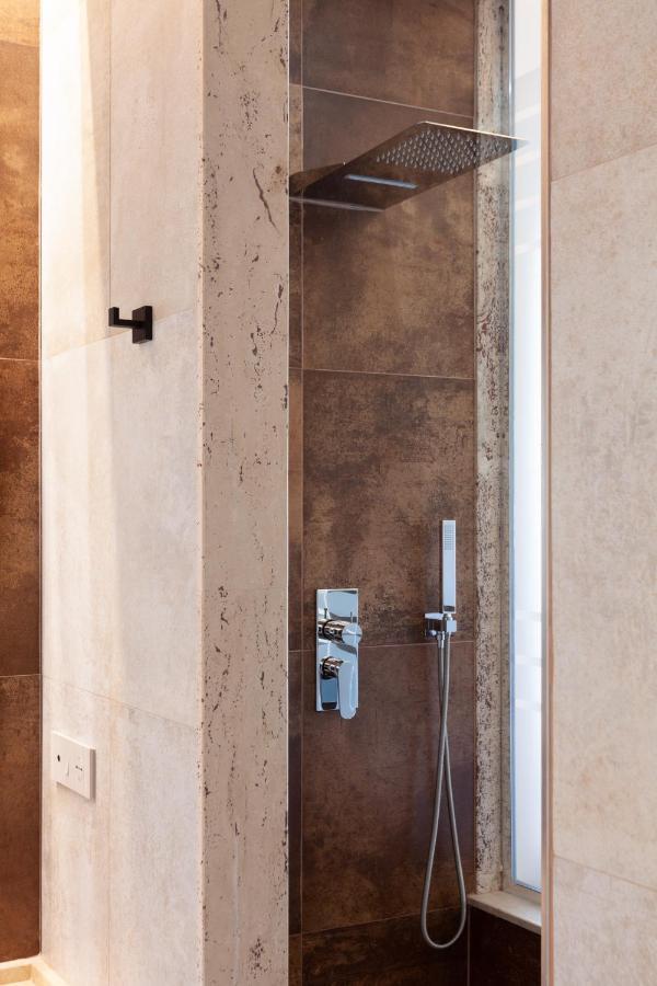 Palazzo Ferrucci Luxury Suites กาญารี ภายนอก รูปภาพ