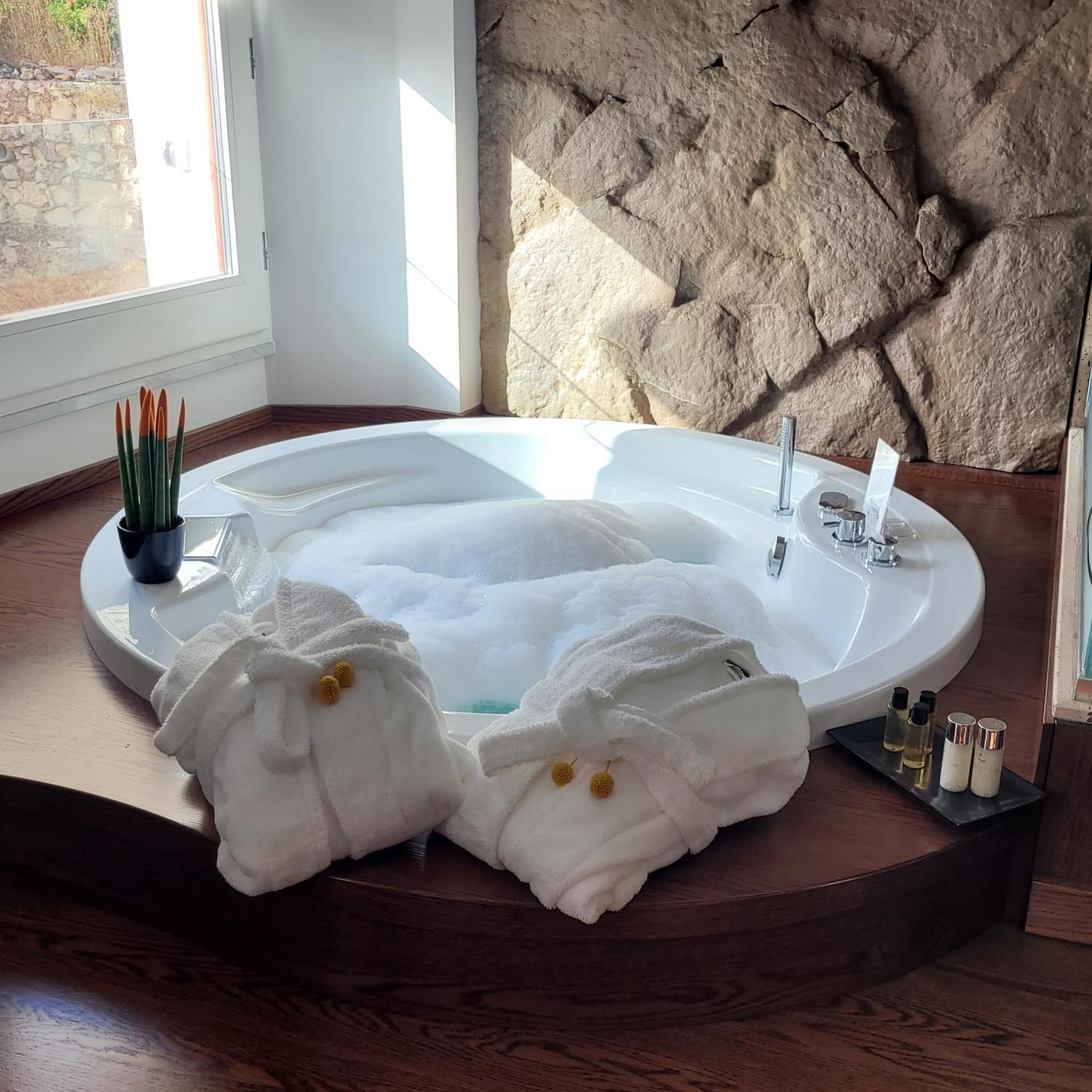 Palazzo Ferrucci Luxury Suites กาญารี ภายนอก รูปภาพ