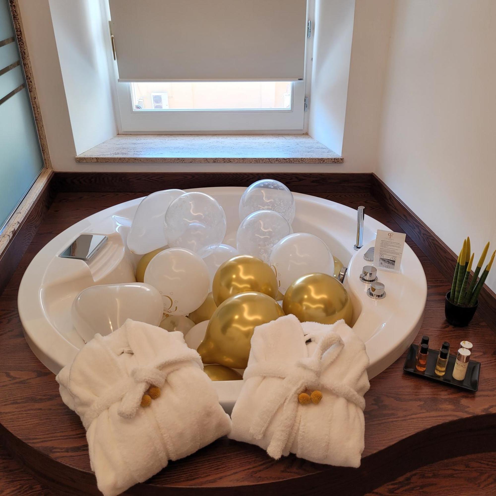 Palazzo Ferrucci Luxury Suites กาญารี ภายนอก รูปภาพ
