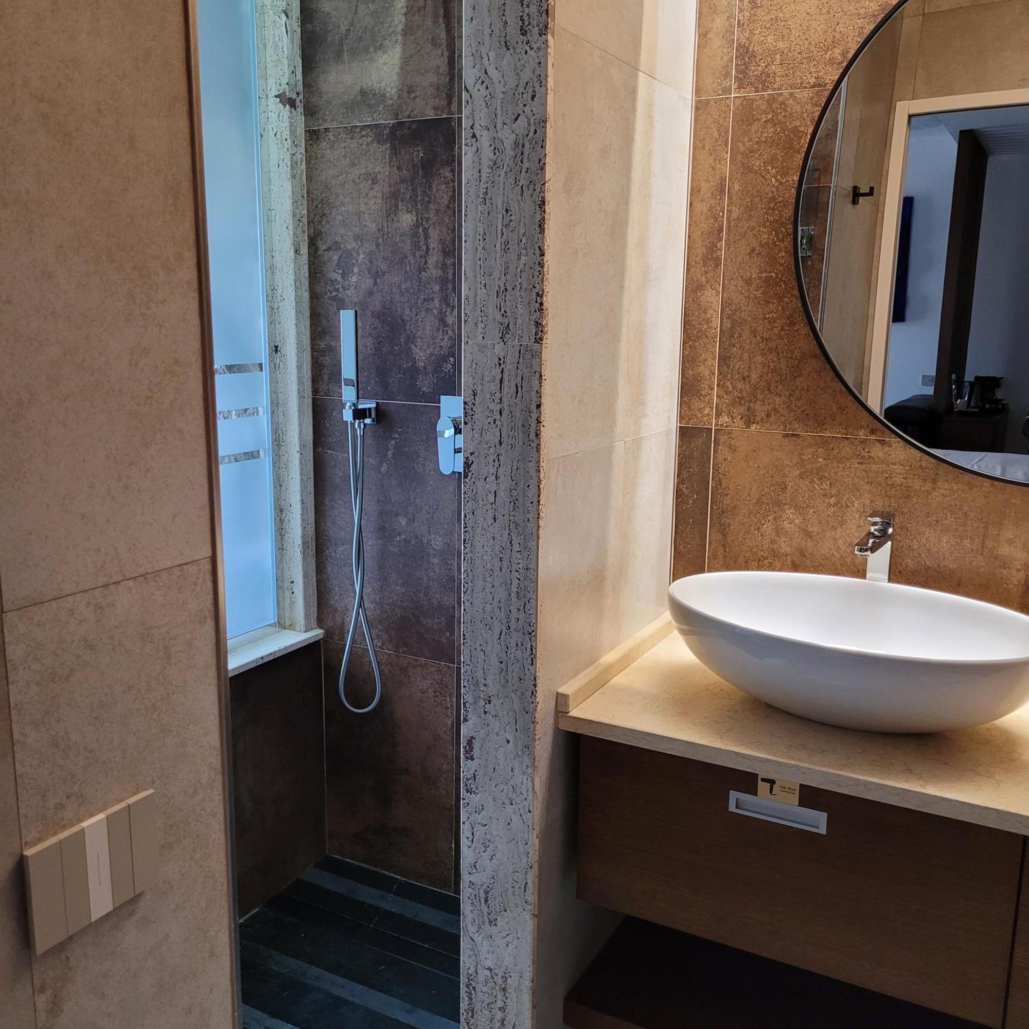 Palazzo Ferrucci Luxury Suites กาญารี ภายนอก รูปภาพ